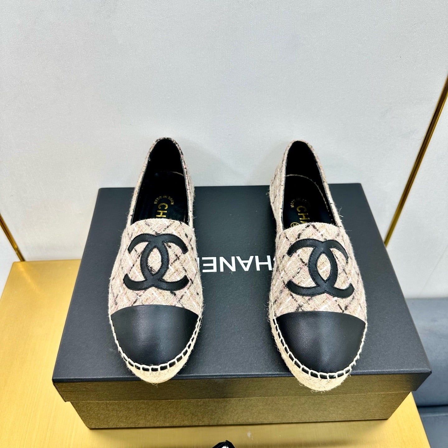 CHANEL ESPADRILLES PLATFORM 25S IN LIGHT BEIGE TWEED MIX BLACK CALFSKIN WITH PLAID PATTERN
