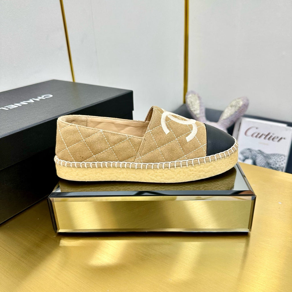 CHANEL ESPADRILLES PLATFORM 25S IN BEIGE SUEDE MIX BLACK CALFSKIN