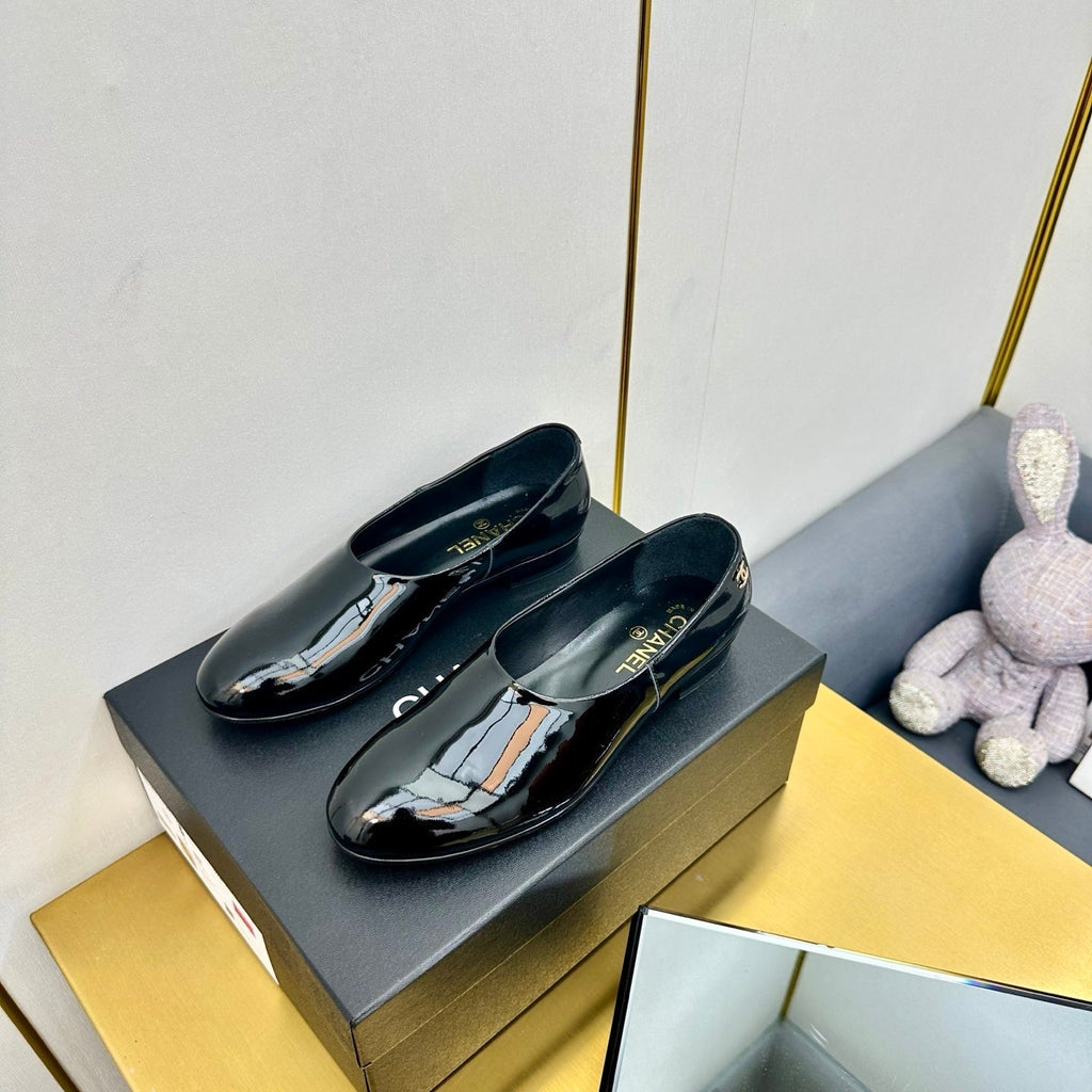 CHANEL SIMPLE FLATS 25S IN BLACK GLOSSY LEATHER