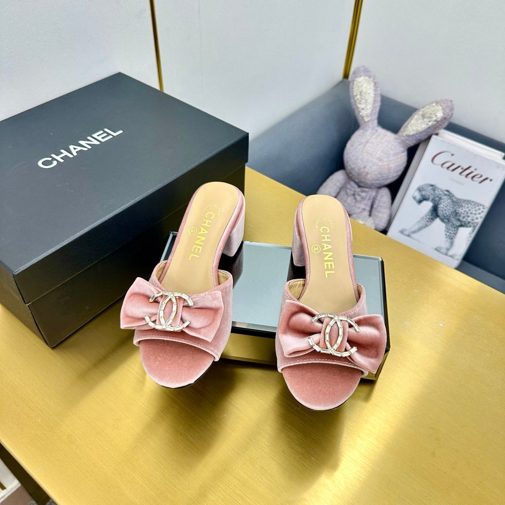 CHANEL BOWKNOT RHINESTONES MID HEEL MULE IN LIGHT PINK VELVET
