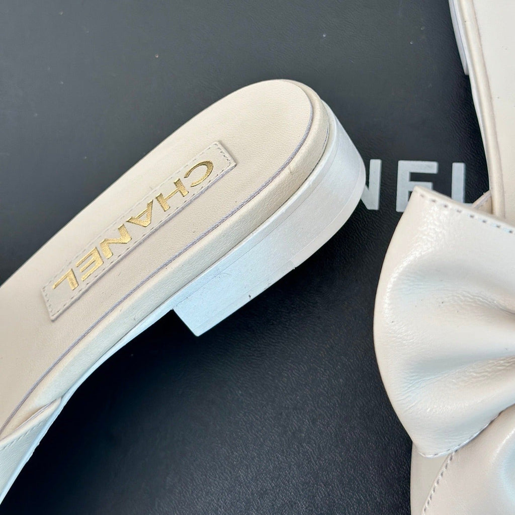 CHANEL Double  big bow flat sandals Sheepskin White Cream