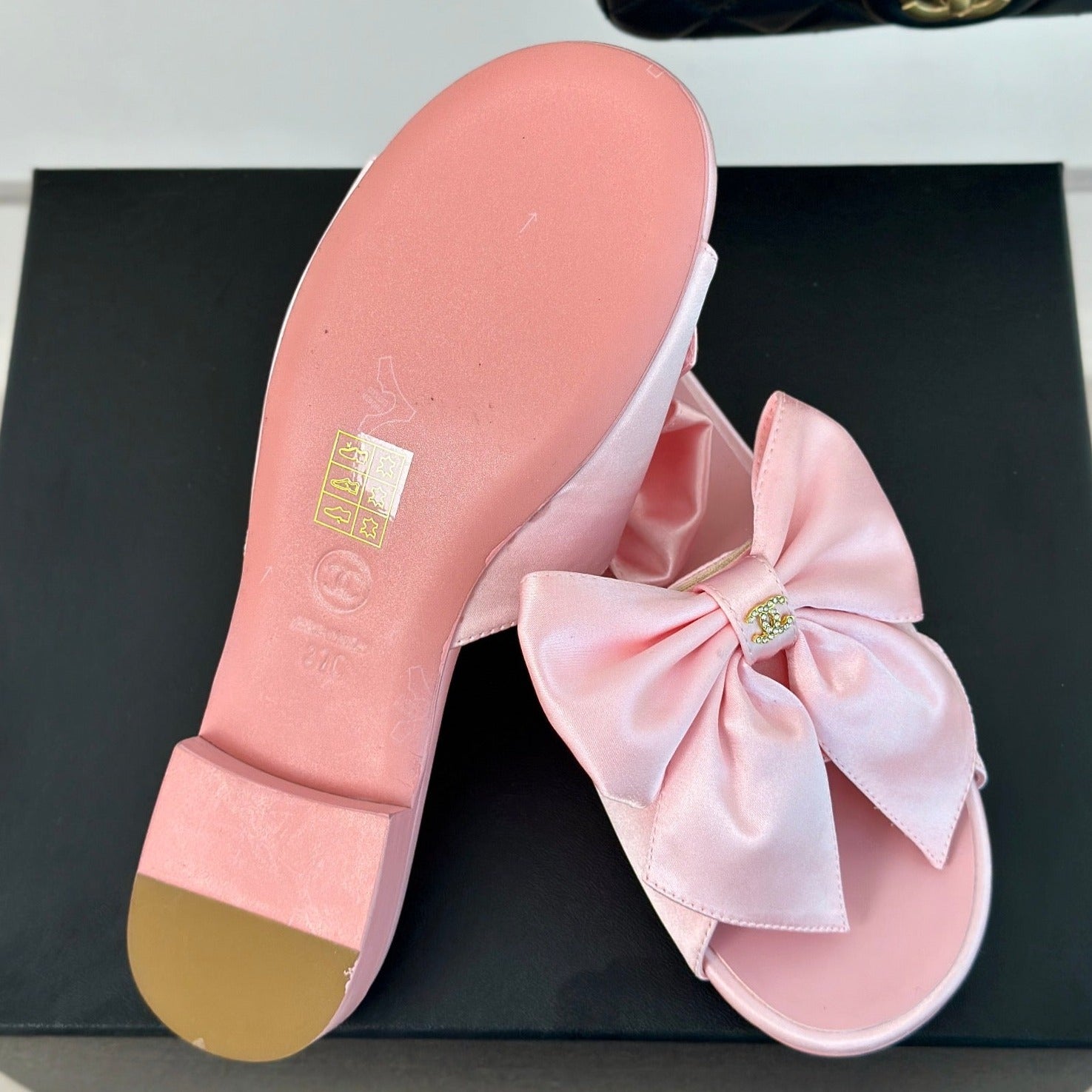 CHANEL Double  big bow flat sandals Sheepskin Light Pink