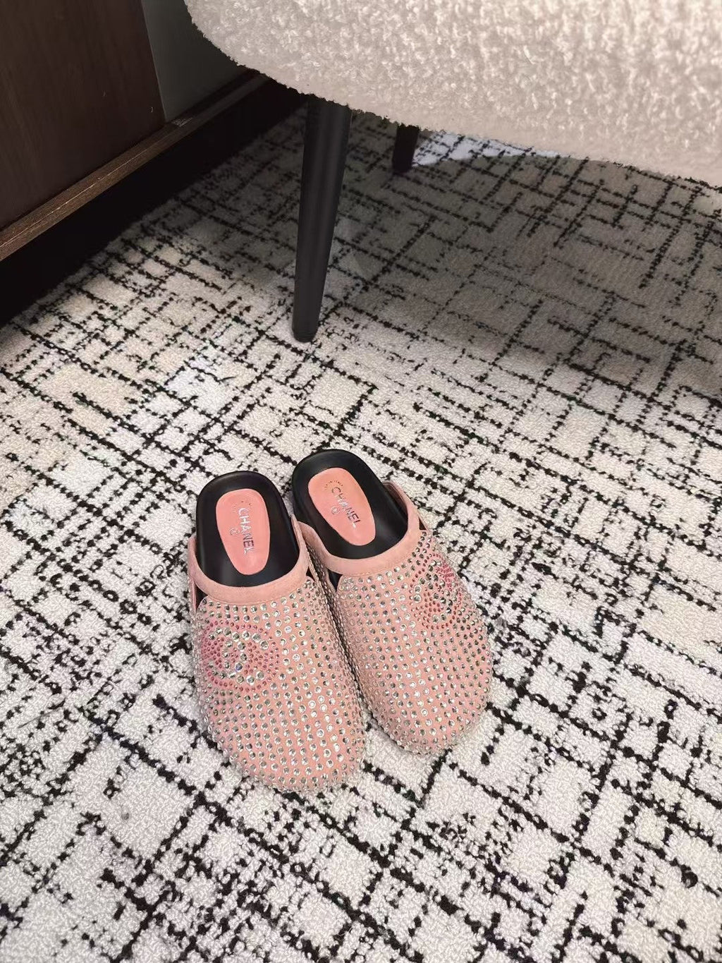 CHANEL FLAT MULE IN LIGHT PINK SUEDE WITH CRYSTALS