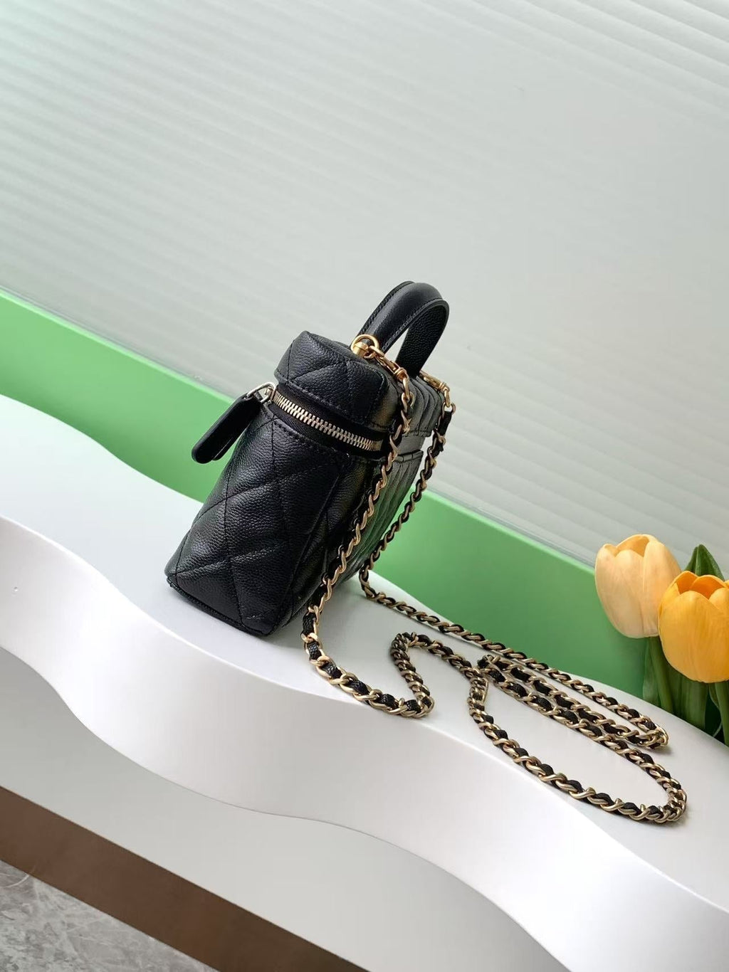 CHANEL VANITY CASE 19 IN BLACK GRAINED CALFSKIN GOLD HARDWARE