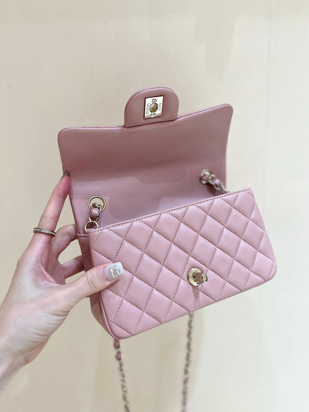 CHANEL 25S FLAP BAG 20 CM IN LIGHT PINK LAMBSKIN WITH GOLD HARDWARE