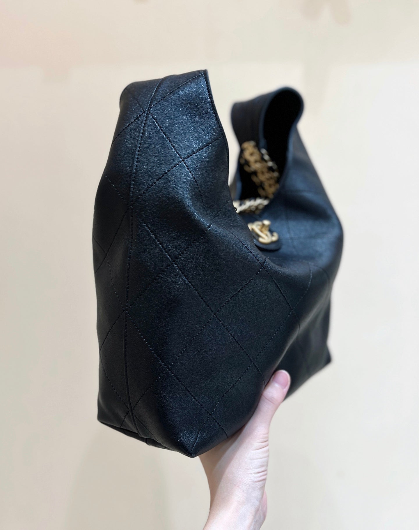 CHANEL QUILTED LARGE HOBO BAG 35 IN BLACK LAMBSKIN GOLD HARDWARE