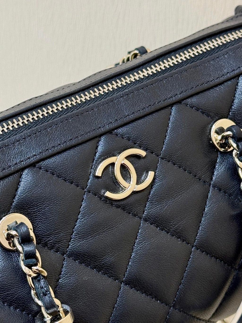 CHANEL BOSTON MATELASSE CAVIAR SHOULDER HANDBAG 18 IN BLACK LAMBSKIN