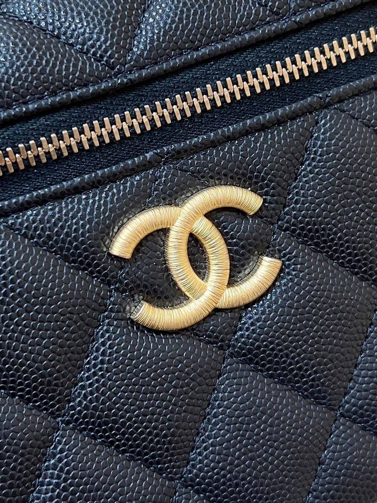 CHANEL 25S VANITY CASE 19 IN BLACK CALFSKIN GOLD HARDWARE