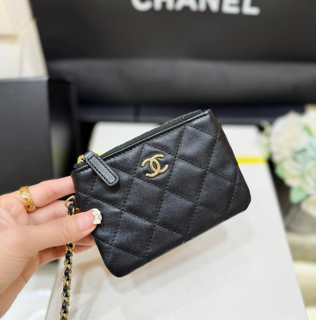CHANEL MESH POUCH 22 IN BLACK EFFECT LAMBSKIN WITH GOLD METALLIC