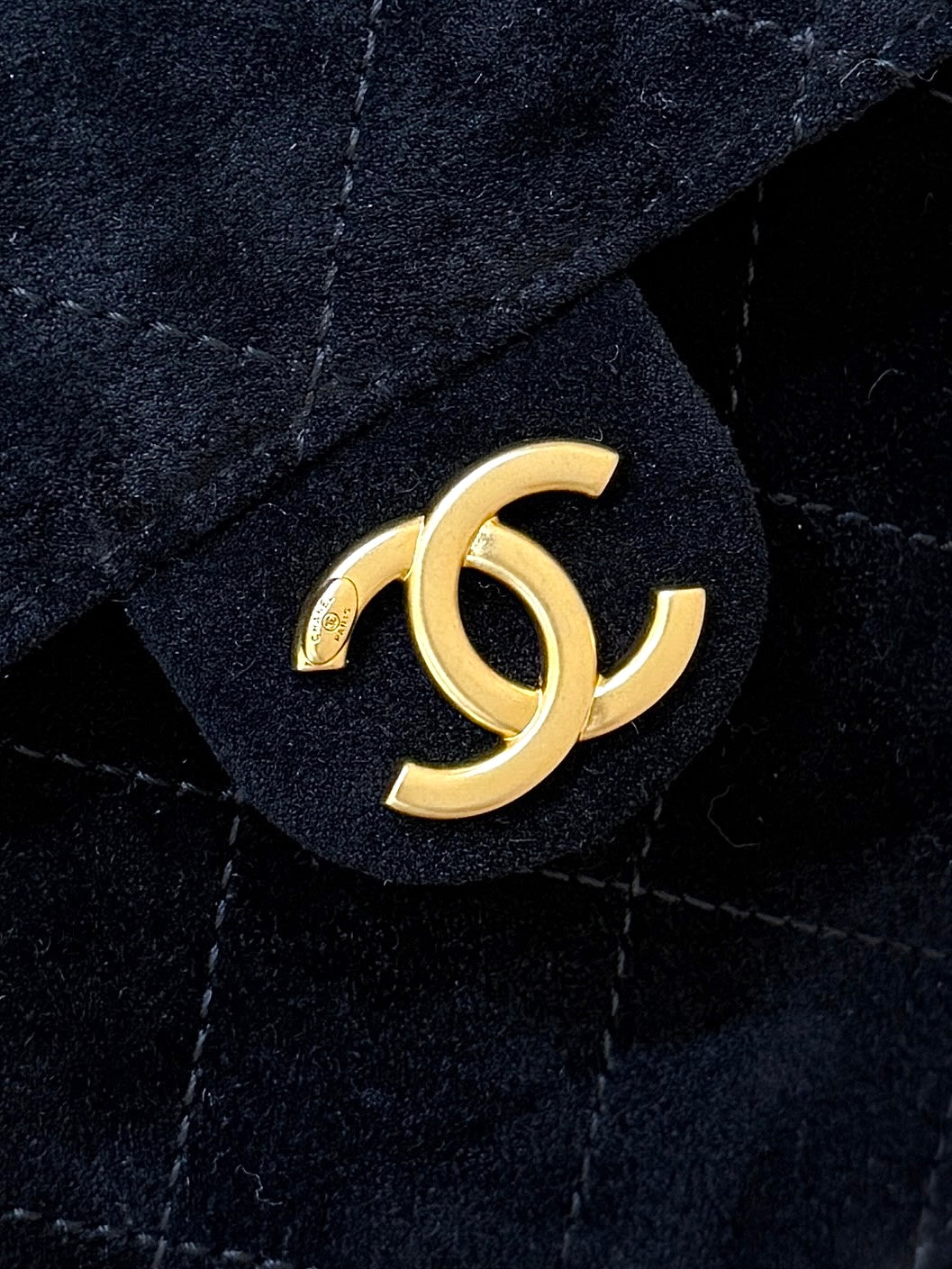 CHANEL 25 HANDBAG 40 IN BLACK SUEDE GOLD HARDWARE