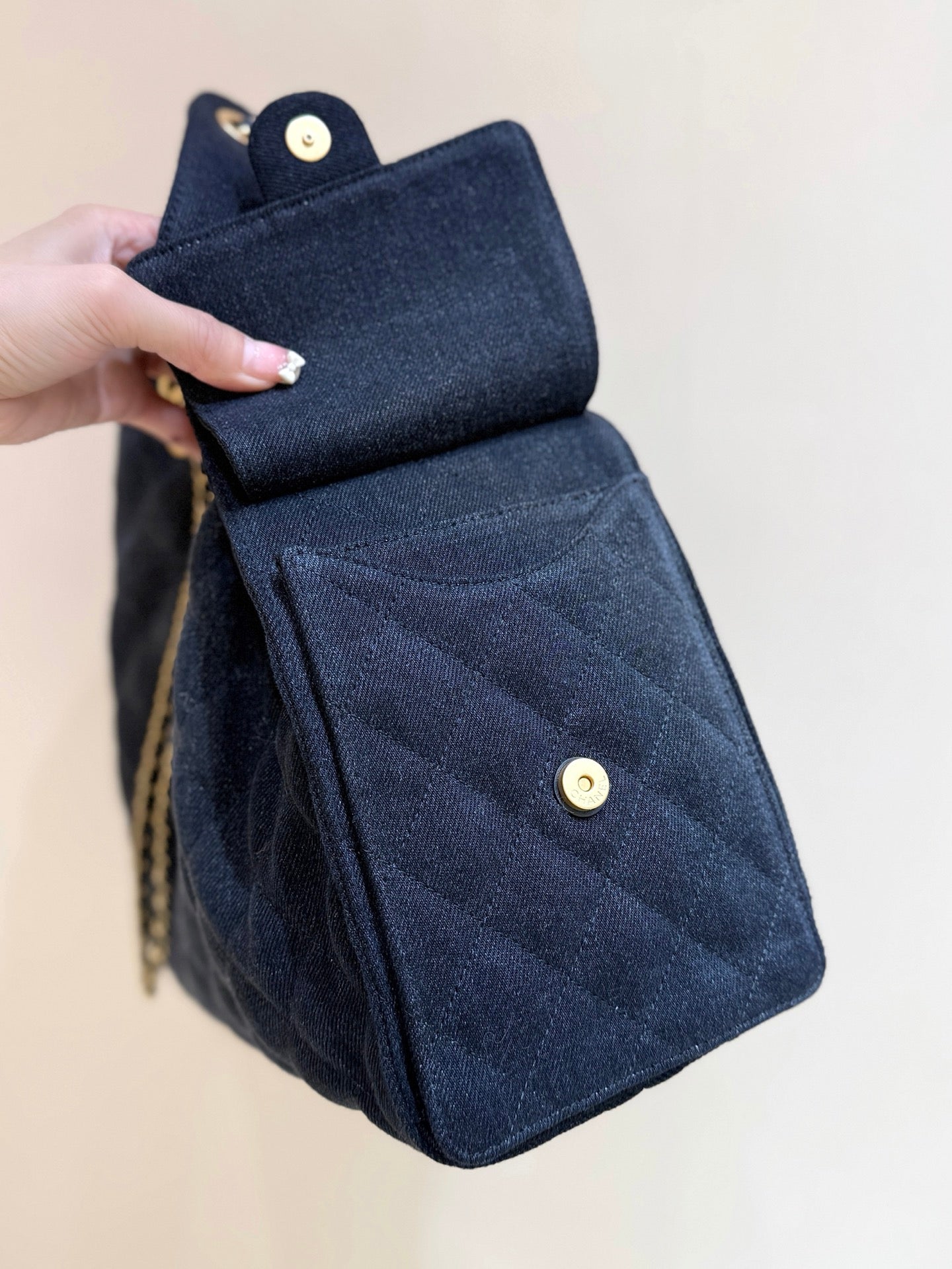 CHANEL 25 HANDBAG 40 IN DARK BLUE DENIM GOLD HARDWARE