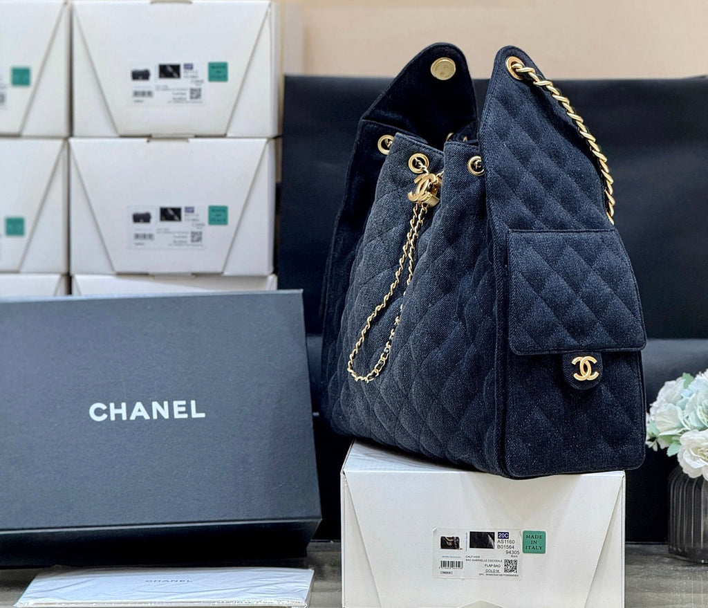 CHANEL 25 HANDBAG 40 IN DARK BLUE DENIM GOLD HARDWARE