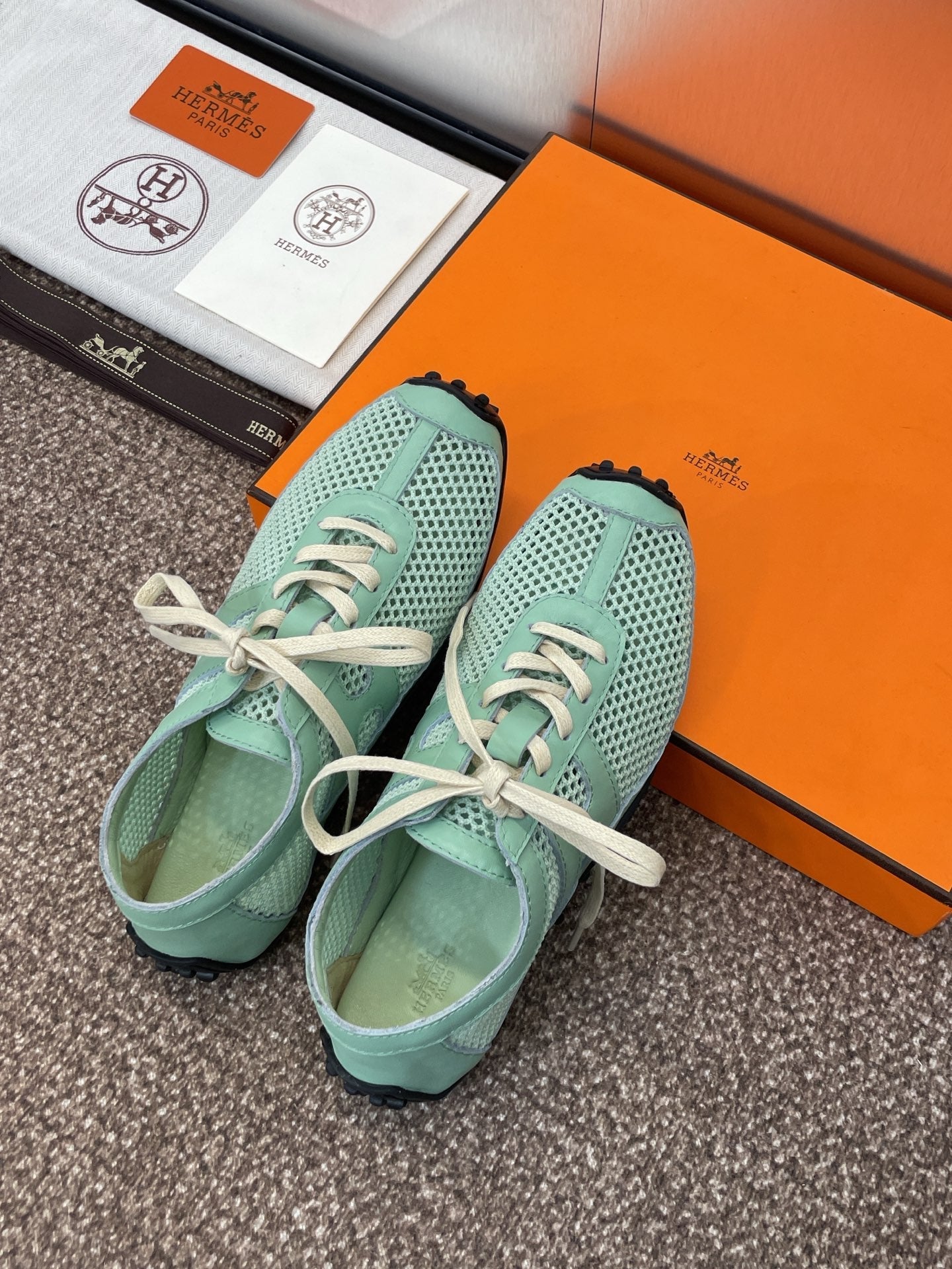 HERMES KIGA SNEAKER IN GREEN MINT CROCHET KNIT AND CALFSKIN
