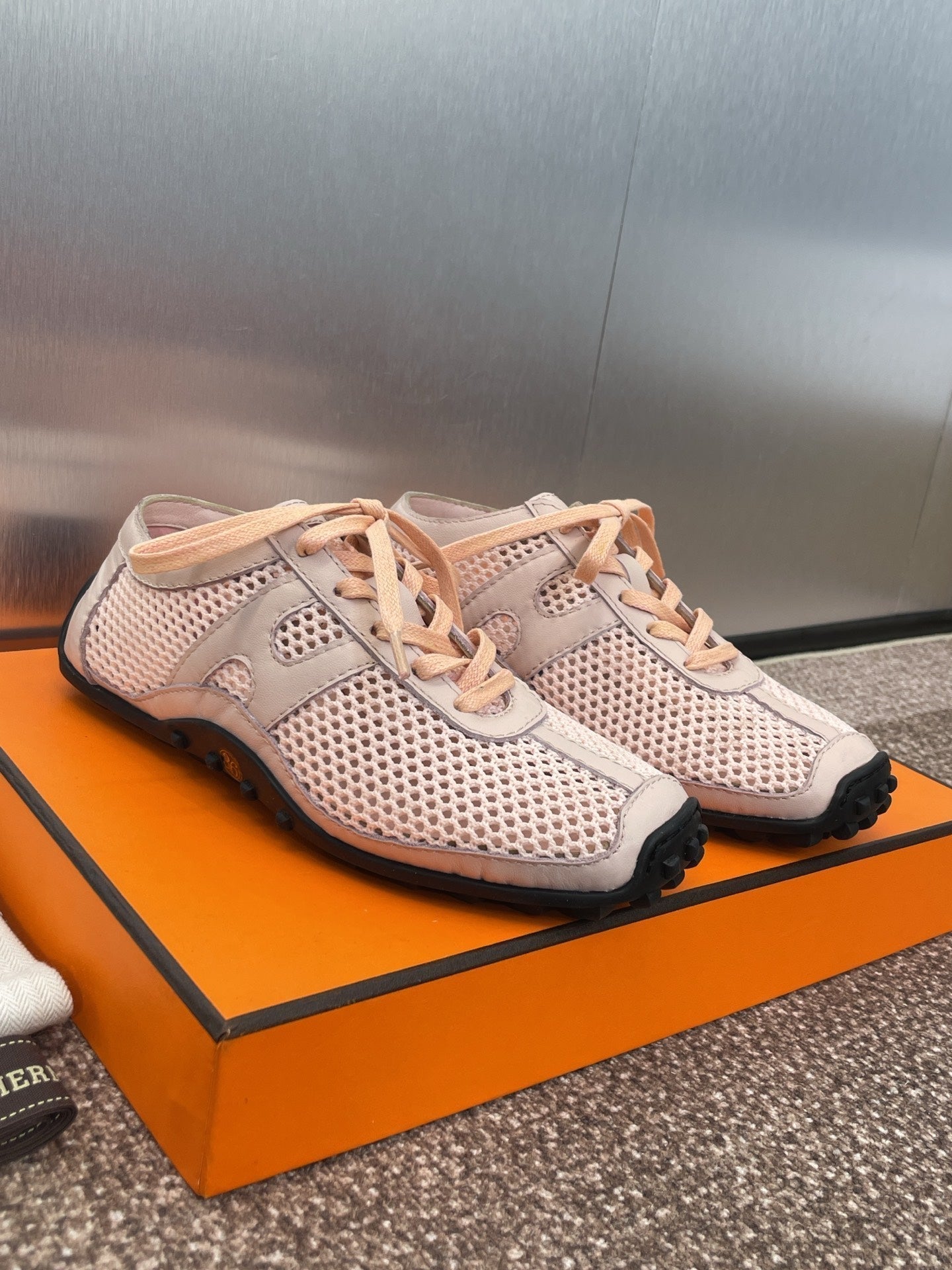 HERMES KIGA SNEAKER IN LIGHT PINK CROCHET KNIT AND CALFSKIN