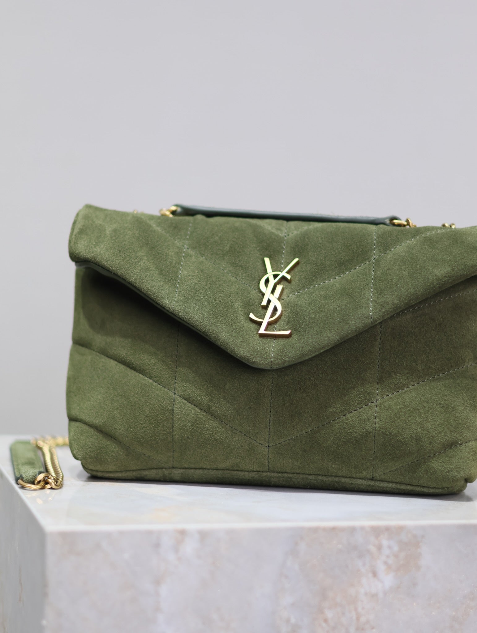YSL 25S LOULOU PUFFER MINI 23 IN GREEN SUEDE GOLD HARDWARE