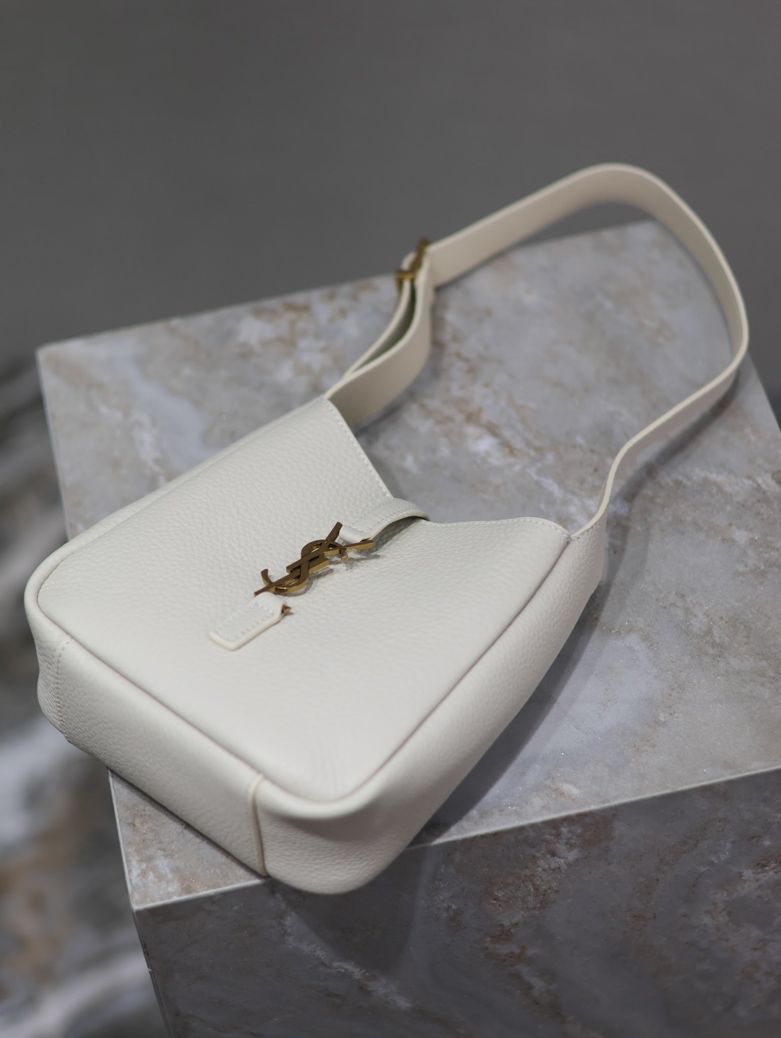 YSL 25S LE 5 À 7 BAG 16 IN BLANC VINTAGE GRAINED CALFSKIN GOLD HARDWRE