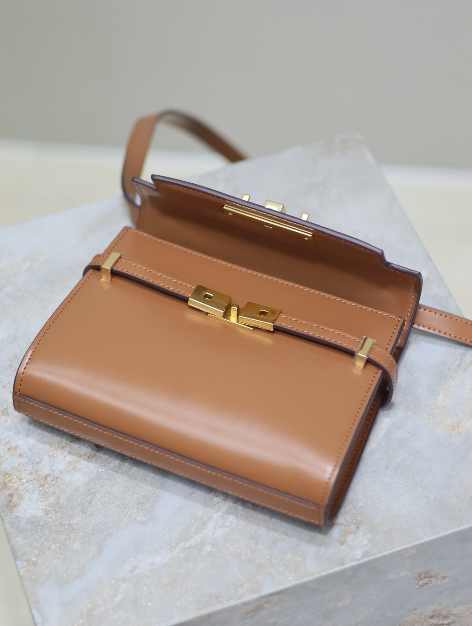 YSL 25S MINI MANHATTAN 19 IN BROWN CALFSKIN GOLD HARDWARE
