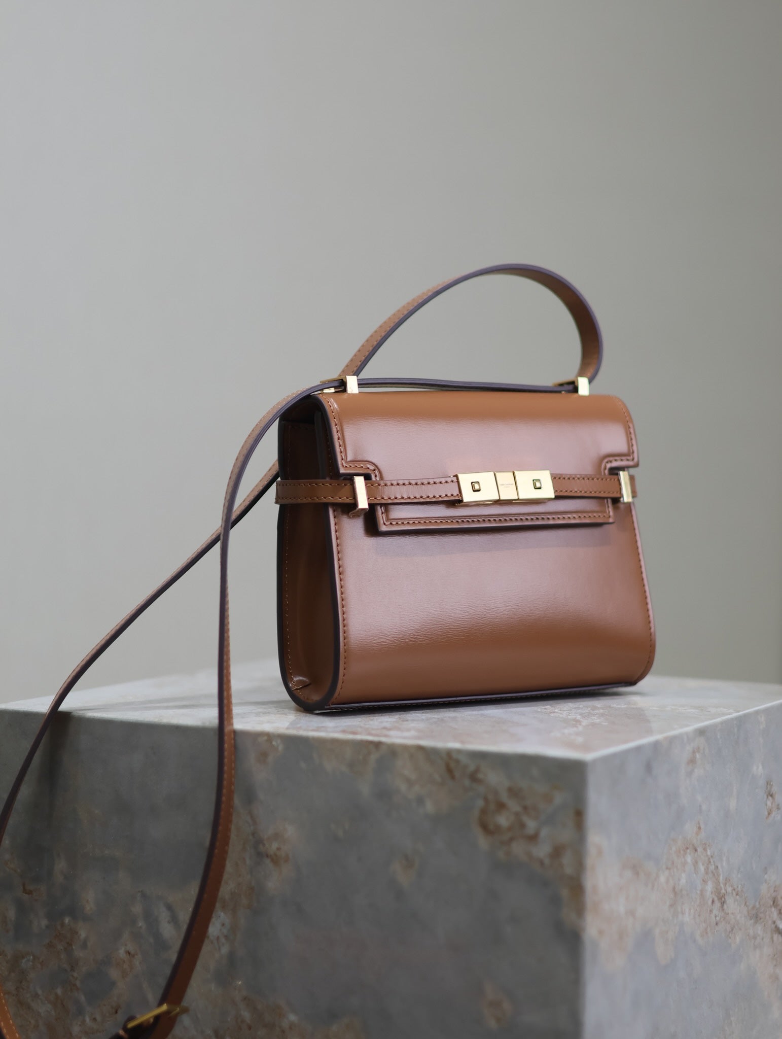 YSL 25S MINI MANHATTAN 19 IN BROWN CALFSKIN GOLD HARDWARE
