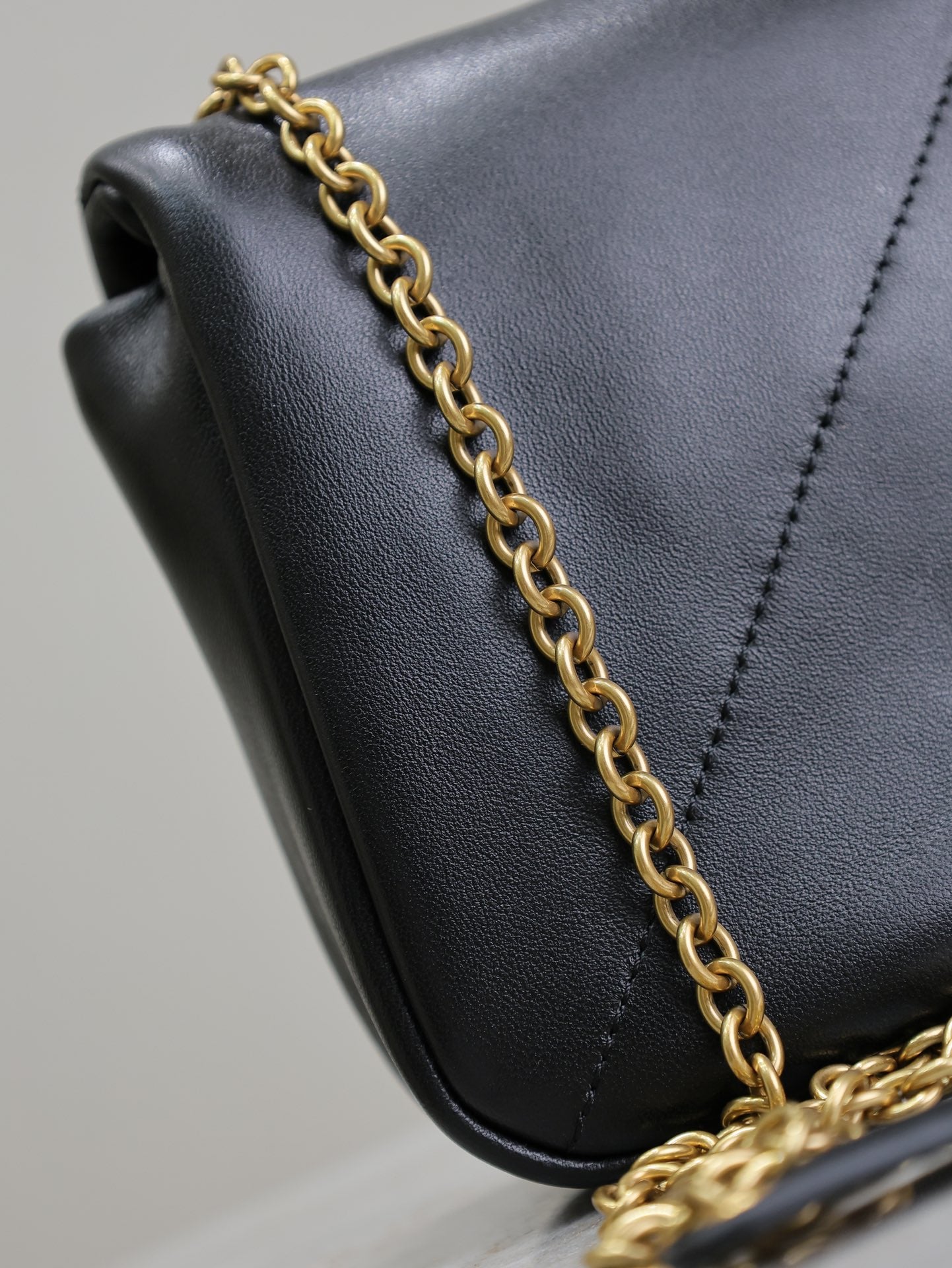 YSL 25S JAMIE CUBE 16 IN BLACK CALFSKIN