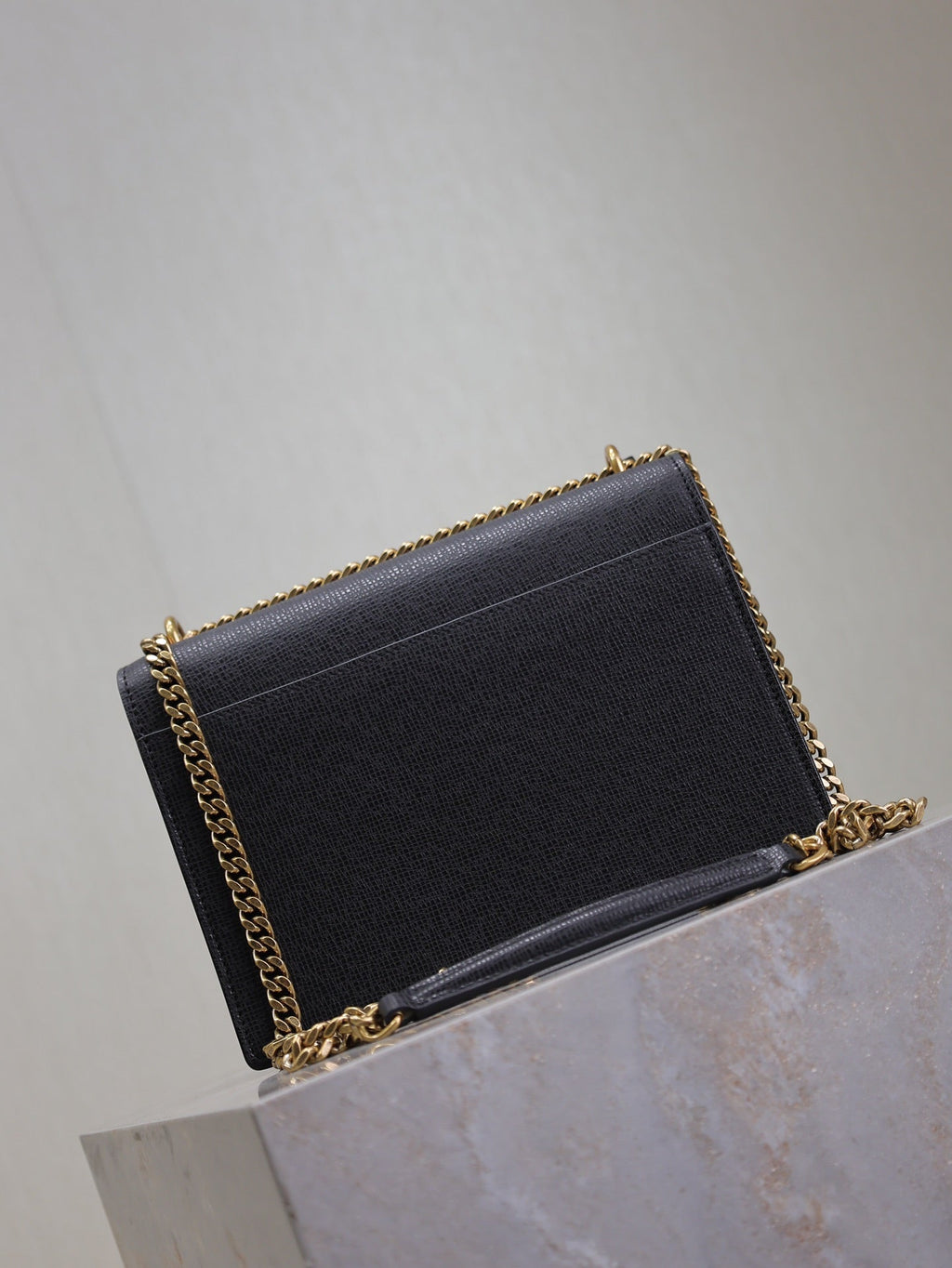 YSL 25S SUNSET MEDIUM 22 IN BLACK GRAINED CALFSKIN GOLD HARDWRE