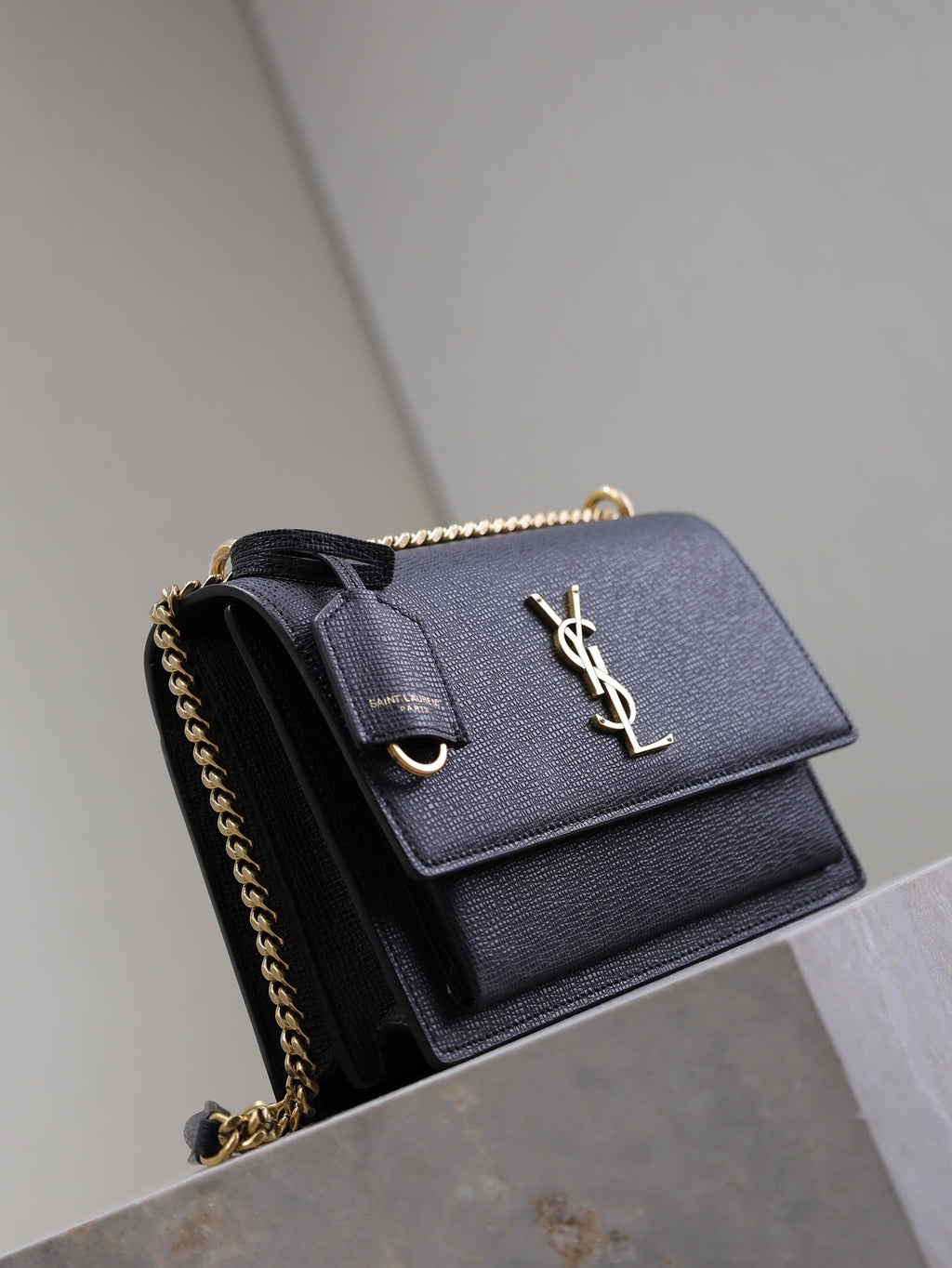 YSL 25S SUNSET MEDIUM 22 IN BLACK GRAINED CALFSKIN GOLD HARDWRE