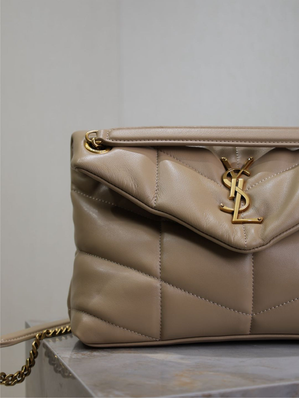 YSL 25S LOULOU PUFFER MM 29 IN BROWN CALFSKIN GOLD HARDWRE