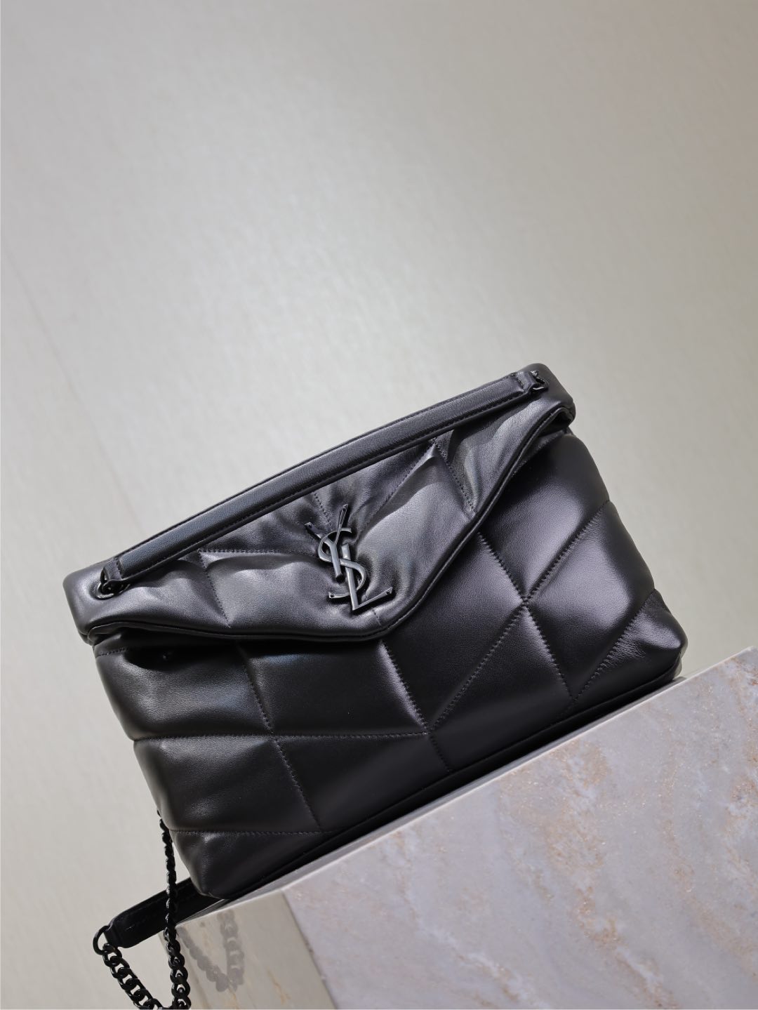 YSL 25S LOULOU PUFFER GM 35 IN BLACK CALFSKIN BLACK HARDWARE