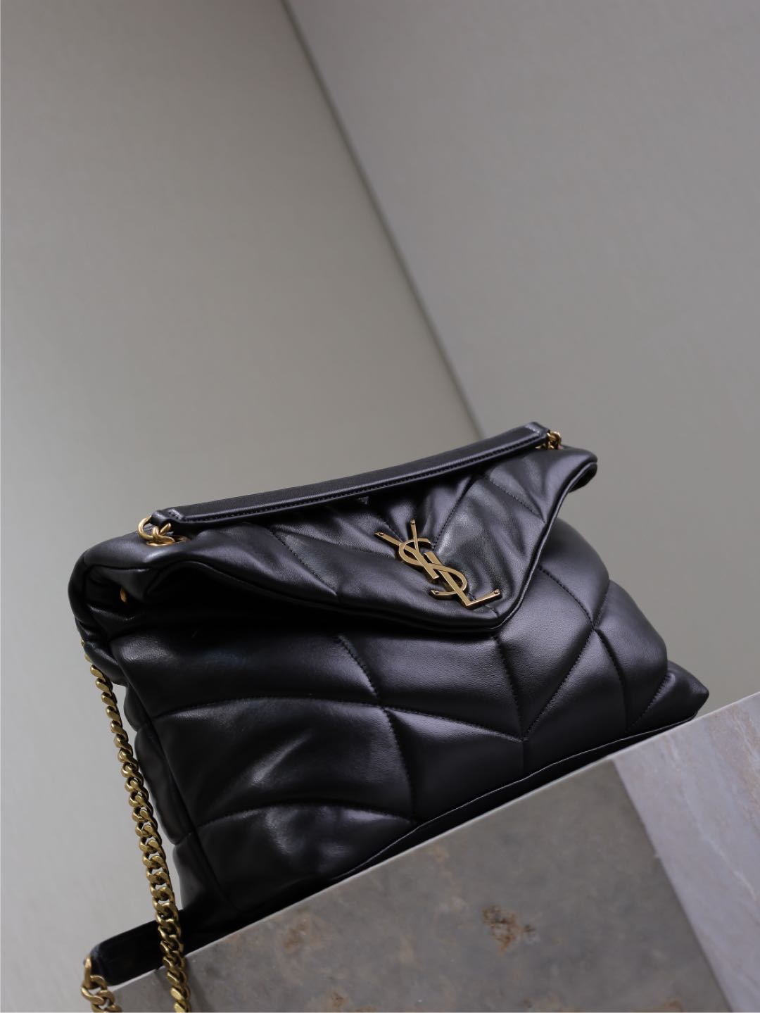 YSL 25S LOULOU PUFFER GM 35 IN BLACK CALFSKIN GOLD HARDWARE