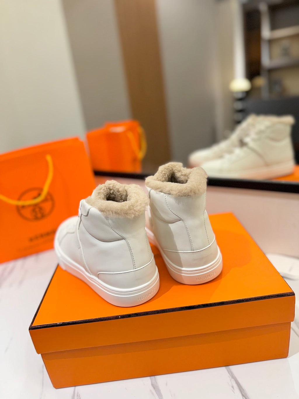HERMES CHEALSEA BOOTS IN WHITE CALFSKIN AND FLEECE LINING
