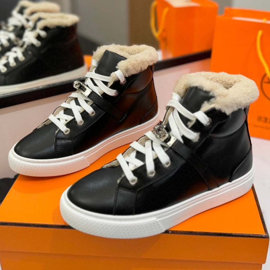 HERMES CHEALSEA BOOTS IN BLACK LAMBSKIN AND FLEECE LINING