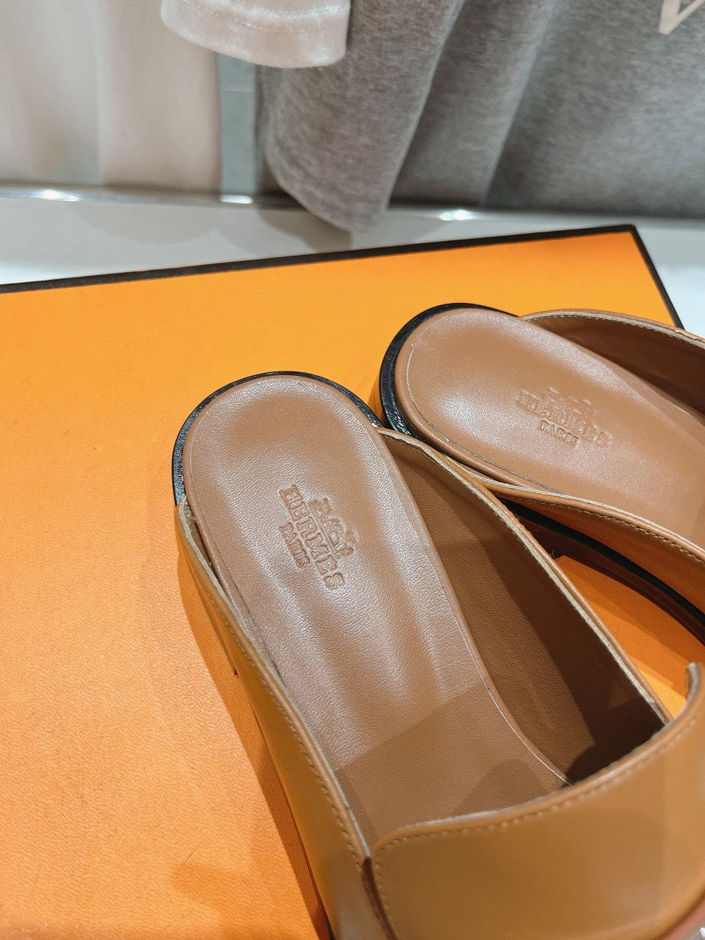 HERMES IOTA MULE CARAMEL CALFSKIN