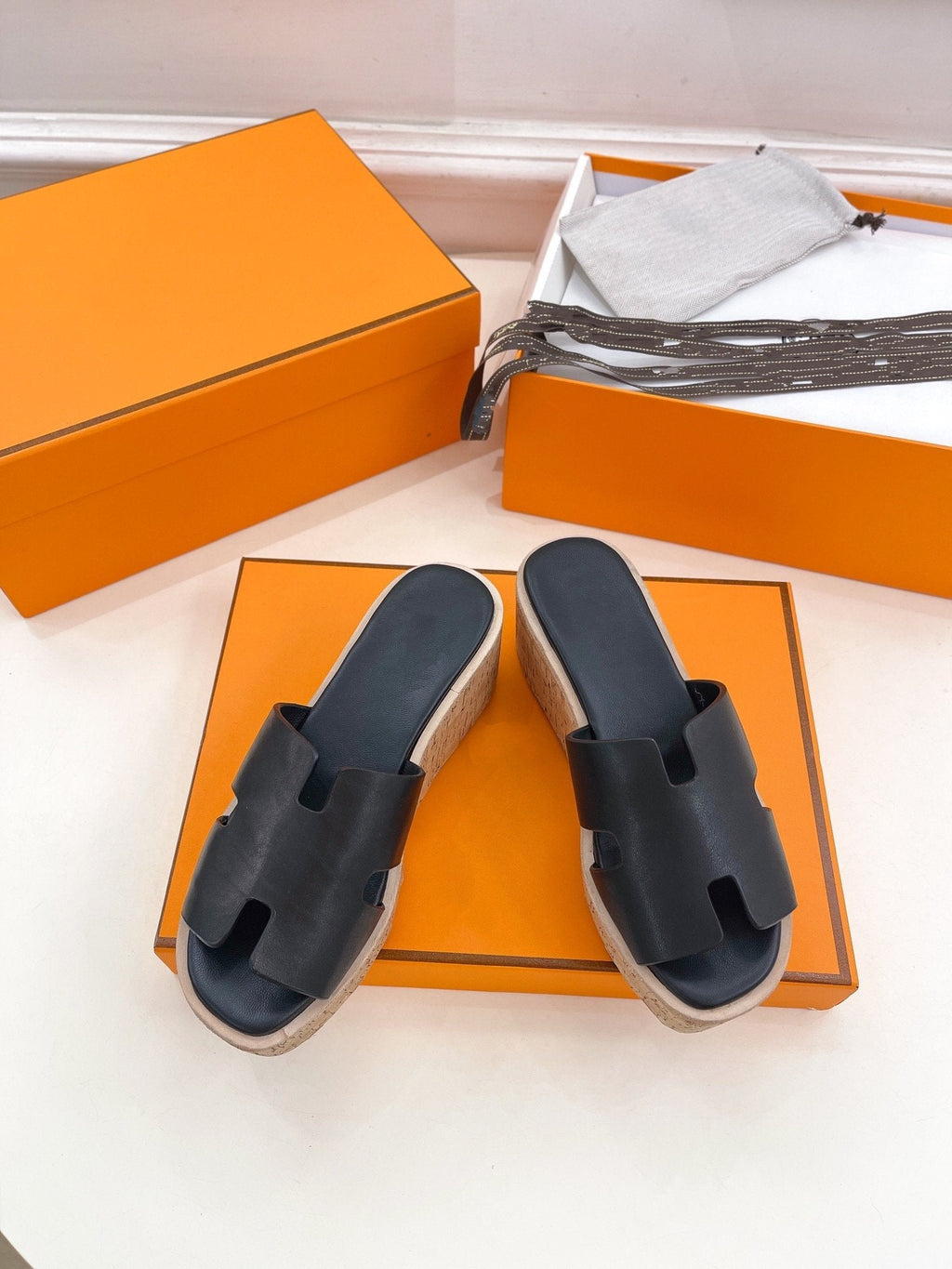 HERMES Eze 30 Sandal Black