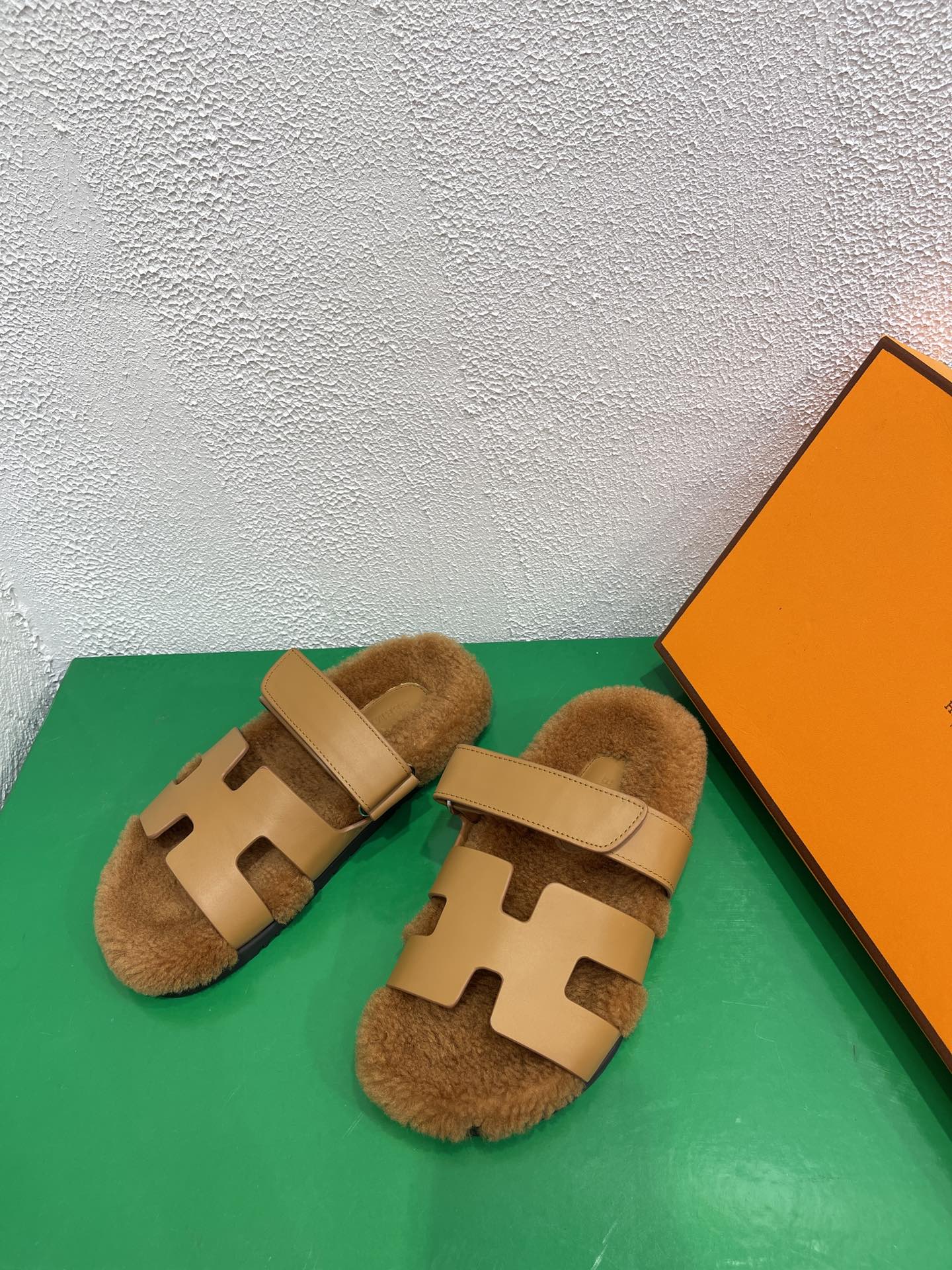 HERMES Chypre Sandal Gold shearling insole Gold goatskin lining