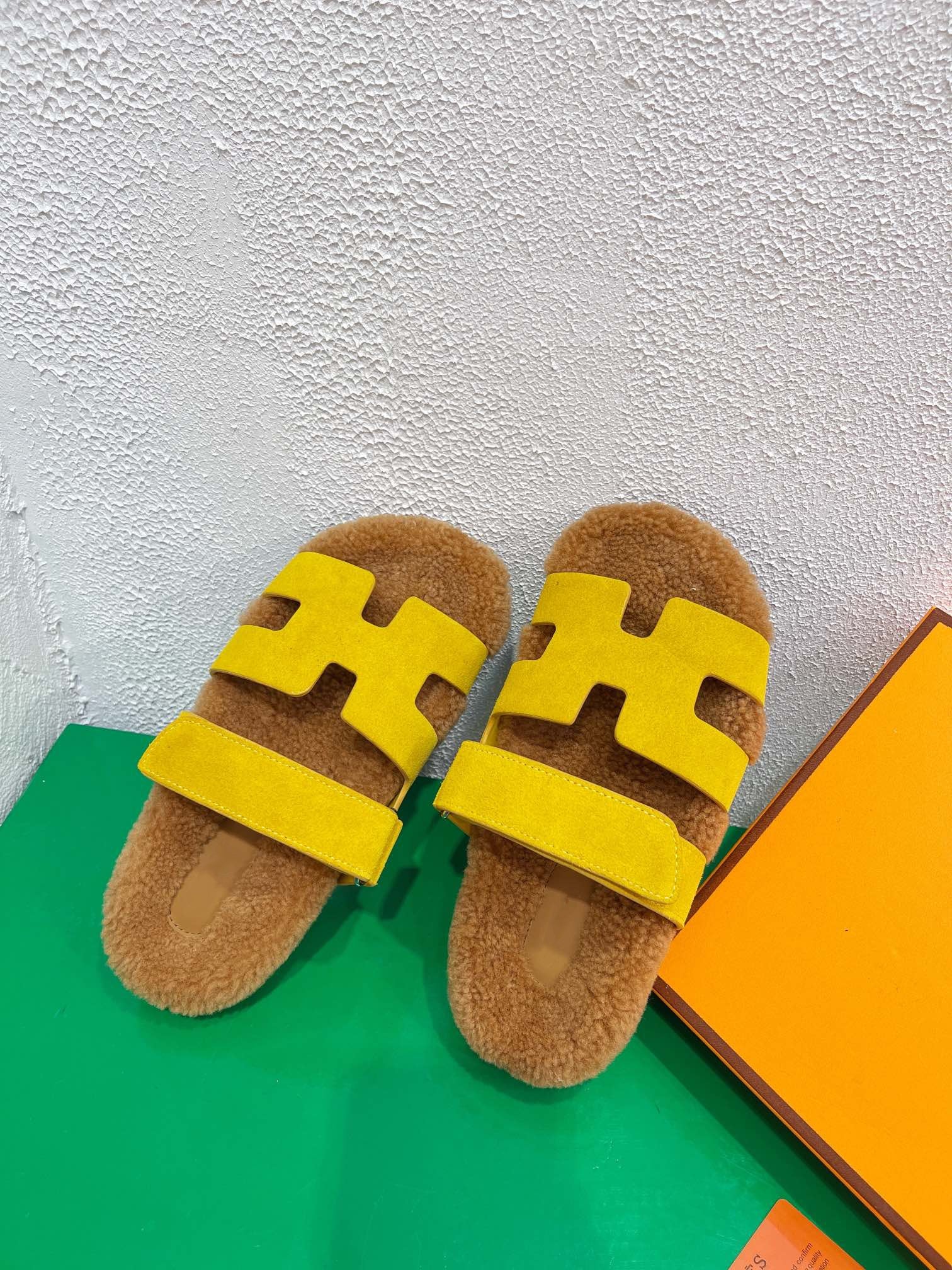 HERMES Chypre Sandal Gold shearling insole Yellow Velvet leather lining