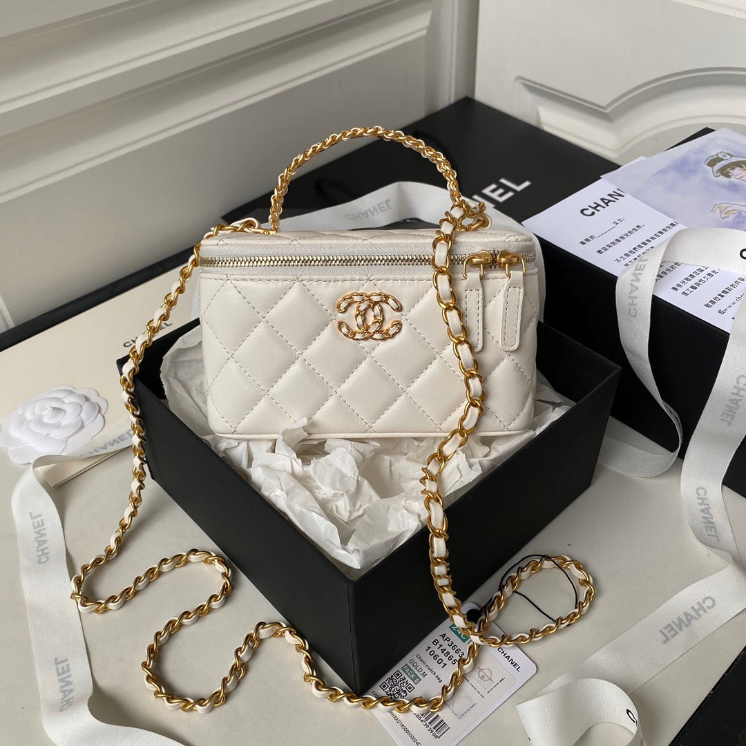 CHANEL Vanity Case 17cm White Lambskin Gold hardware