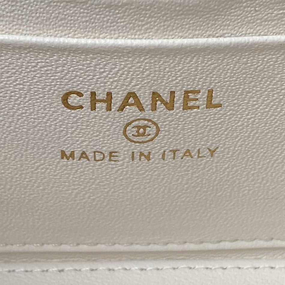 CHANEL Vanity Case 17cm White Lambskin Gold hardware